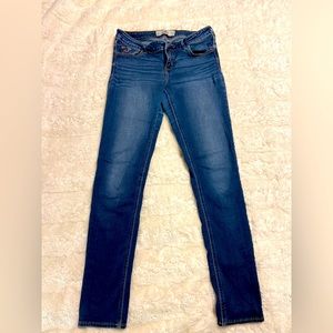 Hollister skinny jeans. Size 29W 31L / 9